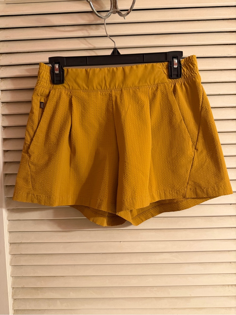 Athleta Textured Brooklyn Short Size 4 Tuscan Gold